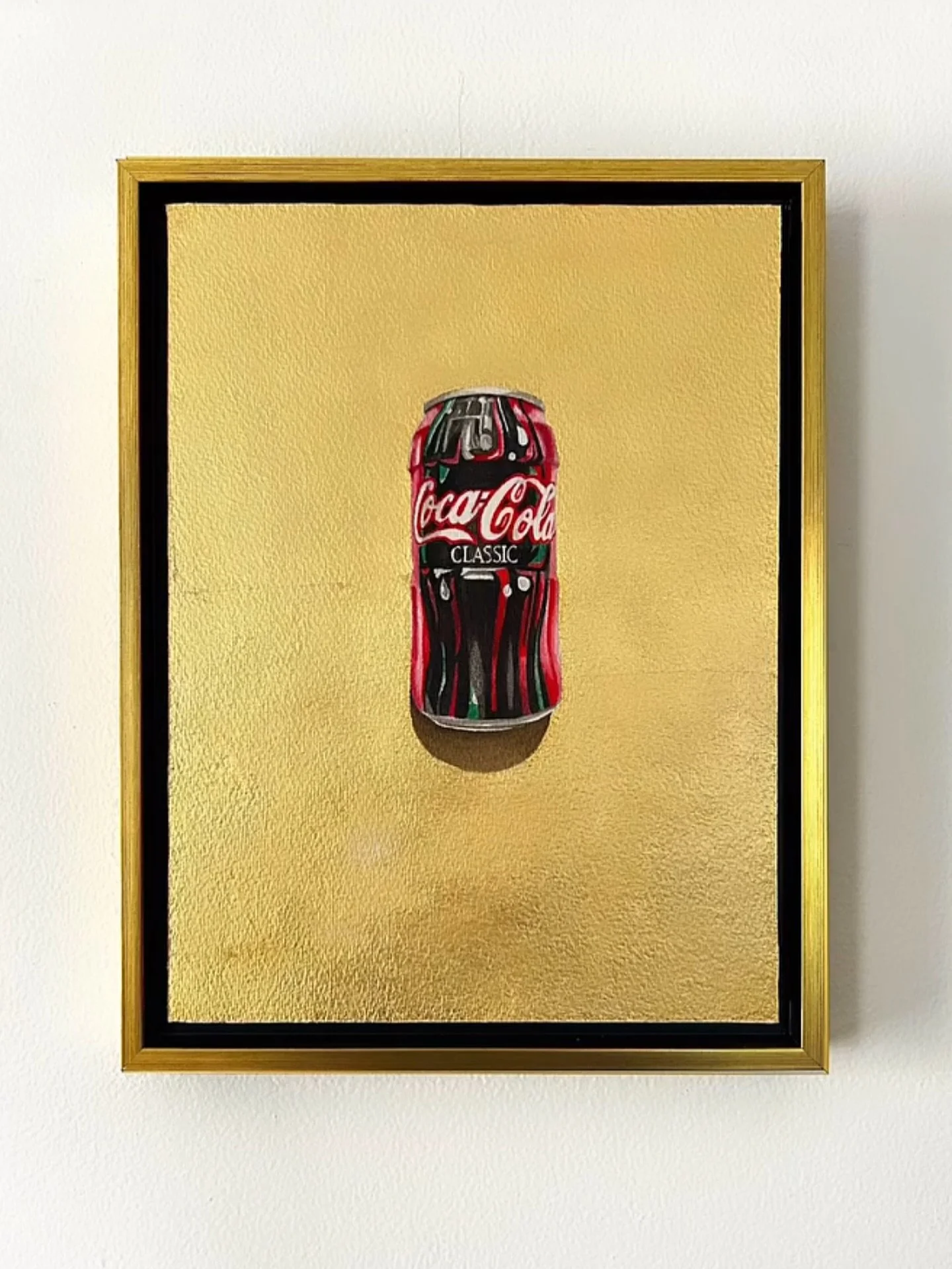 No adult wants to admit to drinking soda anymore and while I do exist on a pretty strict diet of black coffee and seltzer I do LOVE an iced cold coke in a can every now and then. No straw, no ice.

And apparently @katemoss_ofc feels the same way.

Th