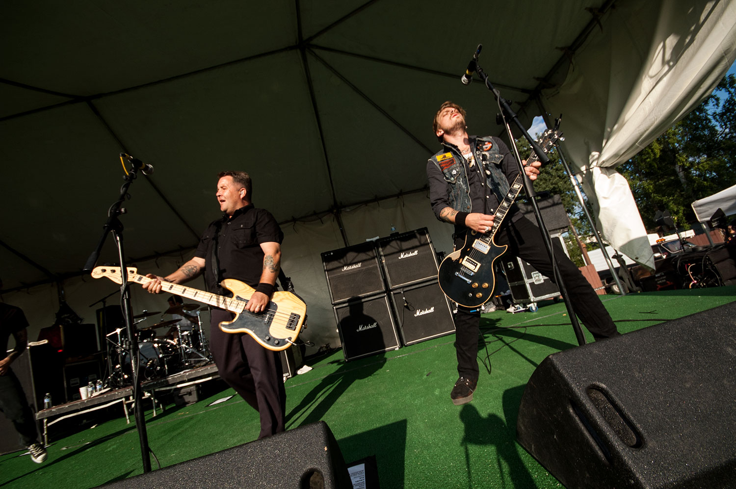 DROPKICK-WIDEANGLE---ROCKING.jpg