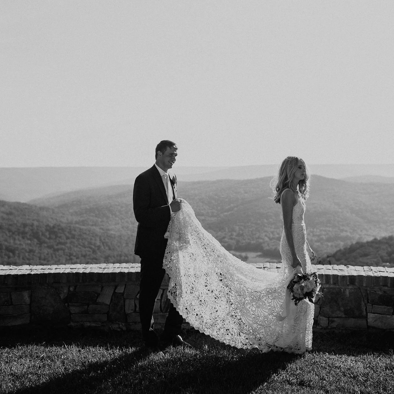 a sweet in between moment 🖤 second shooting with @jessieholloway