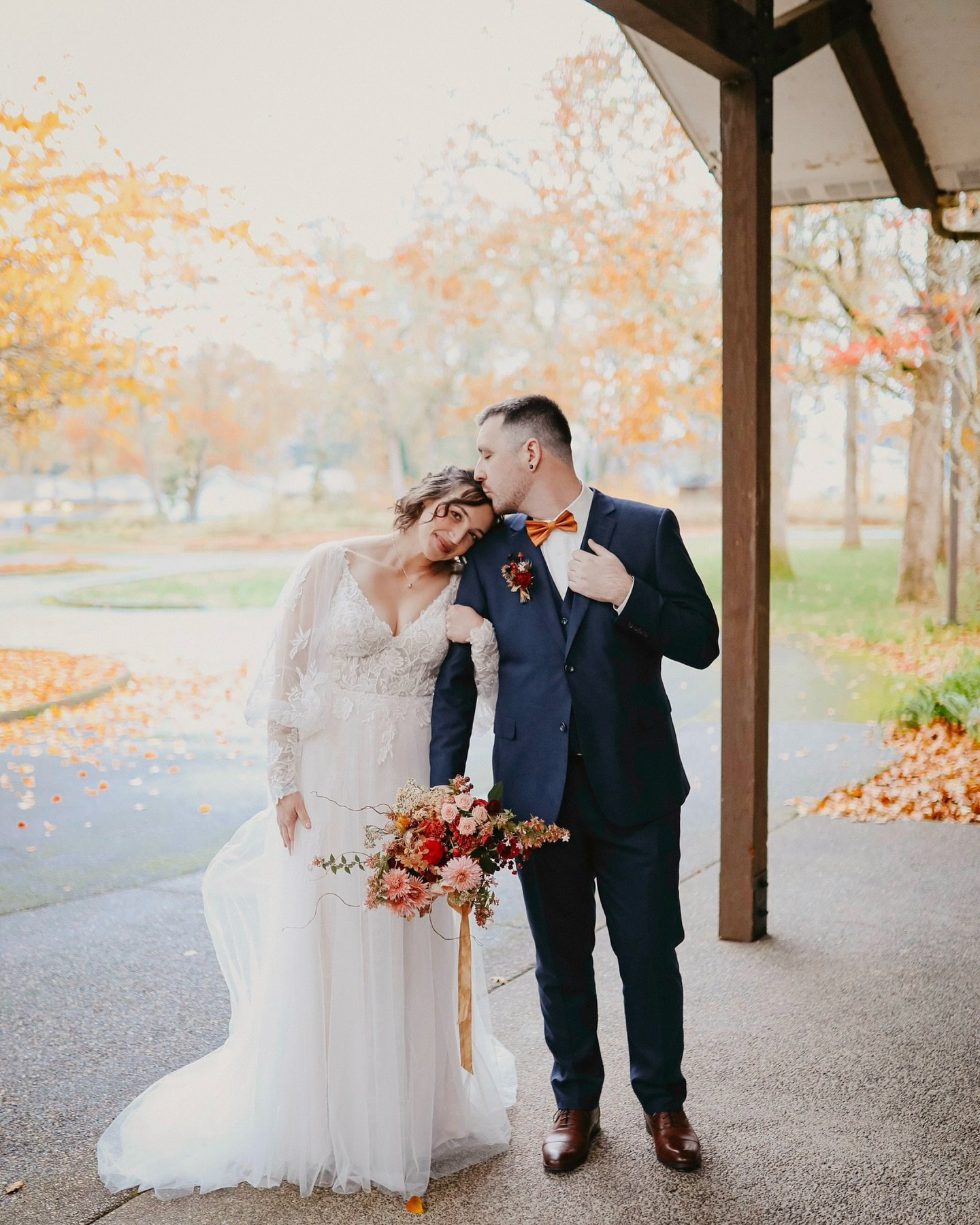 I&rsquo;ll carry Anna and Alan&rsquo;s wedding with me forever 🍂Their wedding weekend in Spanaway, Anna&rsquo;s hometown, was filled with so much love, friendship (like global friendships), family, childhood, thoughtful detail, a million Anna handwr