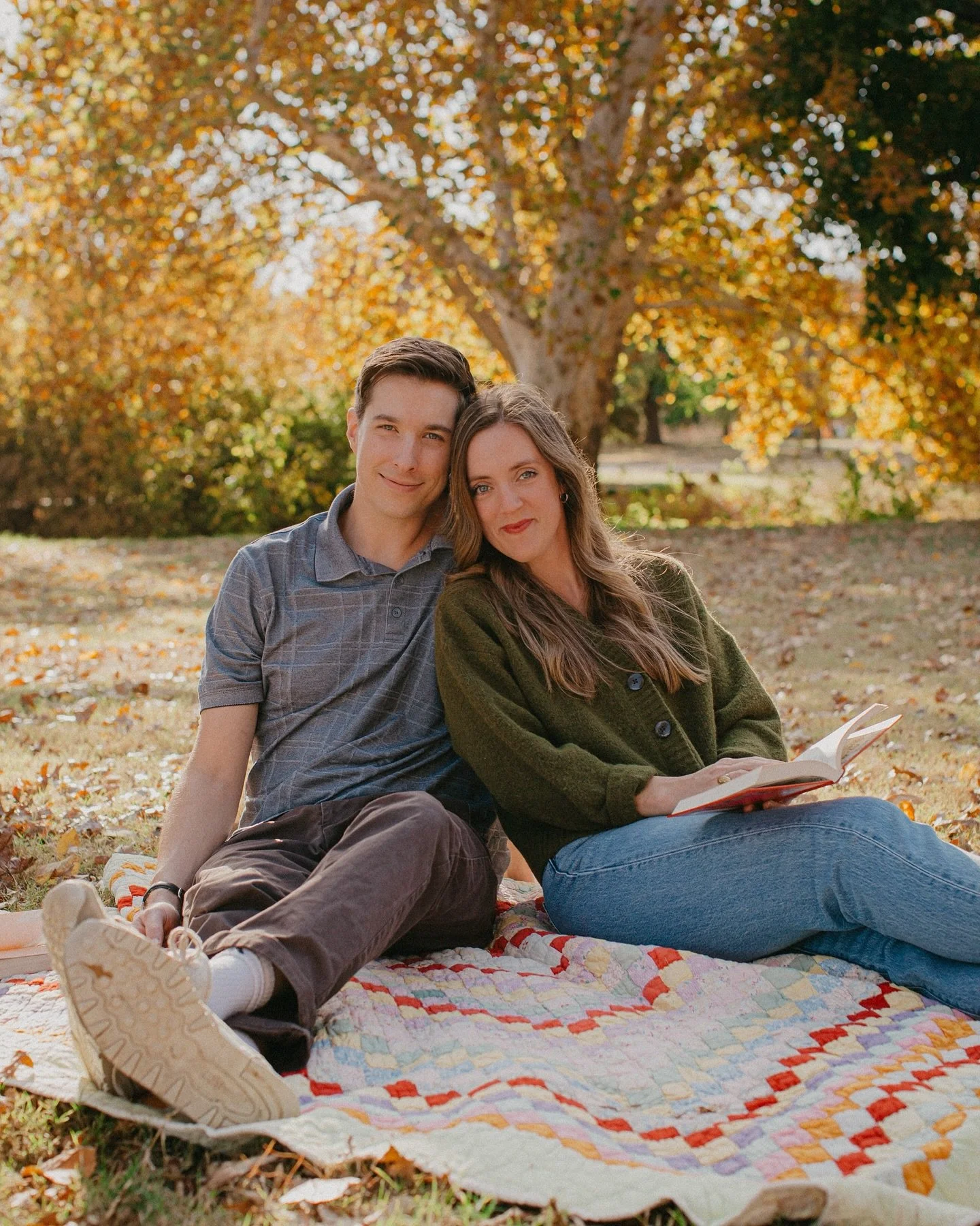 Eight years of marriage, love, cozy sweet family time, and all of the books 📚🤍✨
There&rsquo;s something so special about getting to photograph people you love that clearly love each other so much - I&rsquo;ve always admired the way they love each o
