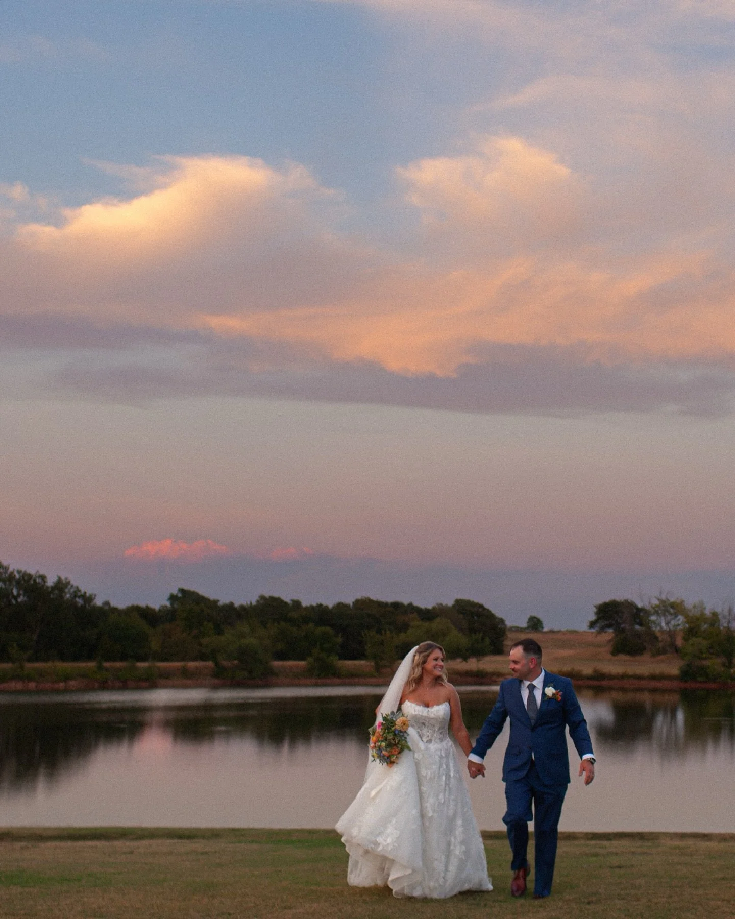 Just a few from my BROTHER &amp; SISTER&rsquo;S wedding day🫶🏻 
THE ARMSTRONGS  9.6.26 🤍
So beyond special getting to be the one to capture this day with my bestie @tericarrphotography and Oklahoma skies showed OUT! A lot of the time when I photogr