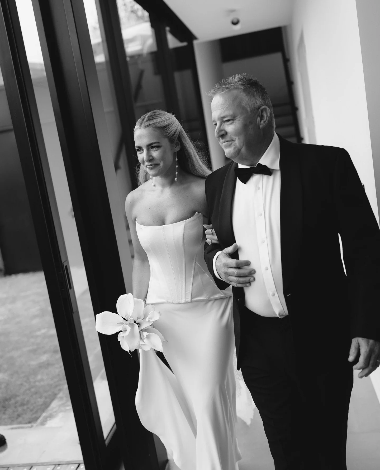 Holly &amp; Tim, Private Residence, Waiheke. ⁠
⁠
bride @mrshollycurac | groom @timsunderwaterphotography | dress @preajames_bridal | makeup @katesolleymakeup | hair @thepeach_club | florist @wildflowerwaiheke | celebrant @riavandervis @marriedbyria |