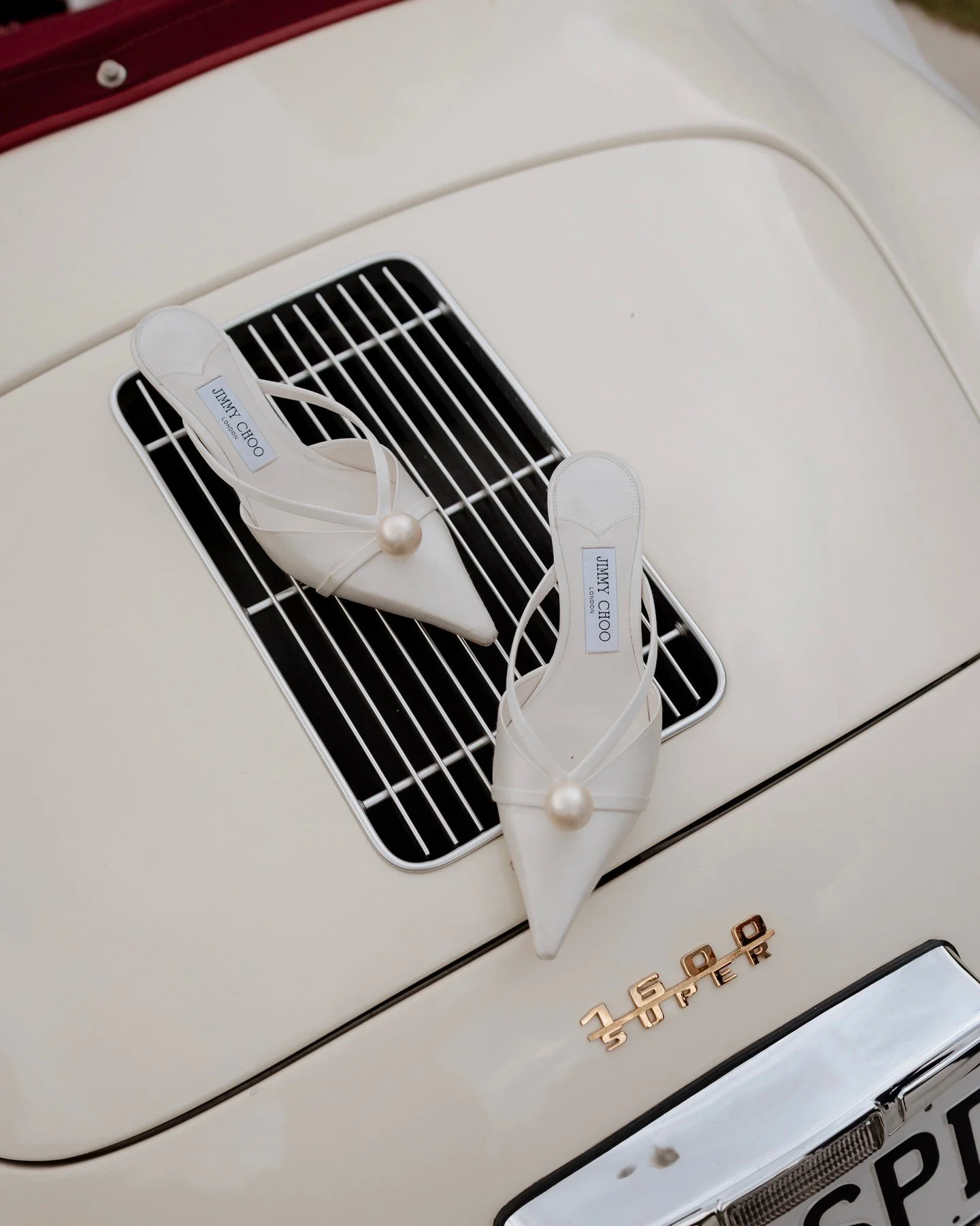 Sarah &amp; Alan, Ayrburn, Queenstown. ⁠
⁠
@alexandrakatecreative⁠
@royallaboratorie⁠
@tble_linen_hire ⁠
@flockevents⁠
@trulyyours_events⁠
@littlebotanica__⁠
@silkandscorcery⁠
@ayrburnnz⁠
@sociallovernz⁠
⁠
⁠
⁠
⁠
⁠
⁠
#hollowandco #wedding #weddinginsp