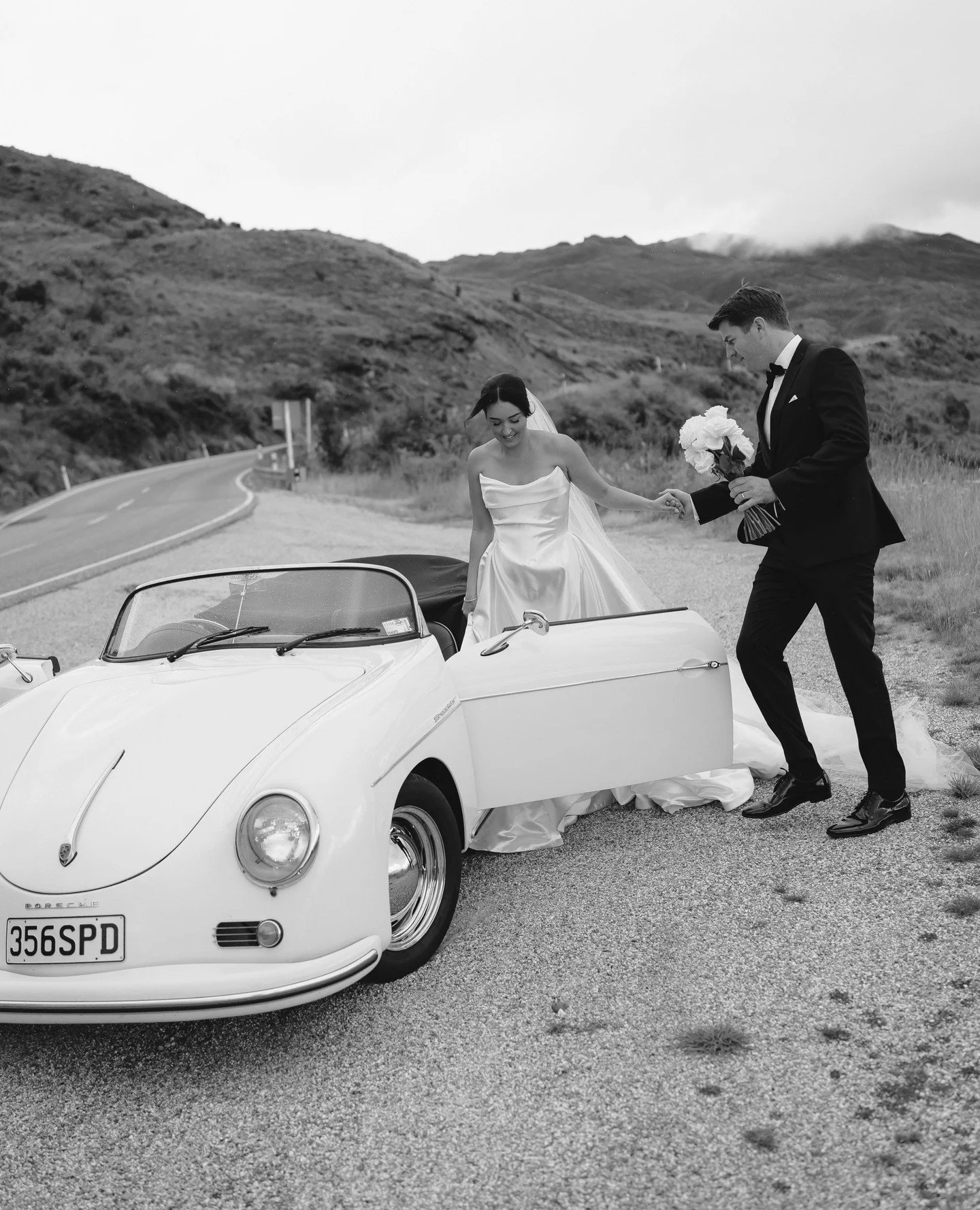 Sarah &amp; Alan, Ayrburn, Queenstown. ⁠
⁠
@alexandrakatecreative⁠
@royallaboratorie⁠
@tble_linen_hire ⁠
@flockevents⁠
@trulyyours_events⁠
@littlebotanica__⁠
@silkandscorcery⁠
@ayrburnnz⁠
@sociallovernz⁠
⁠
⁠
⁠
⁠
⁠
⁠
#hollowandco #wedding #weddinginsp