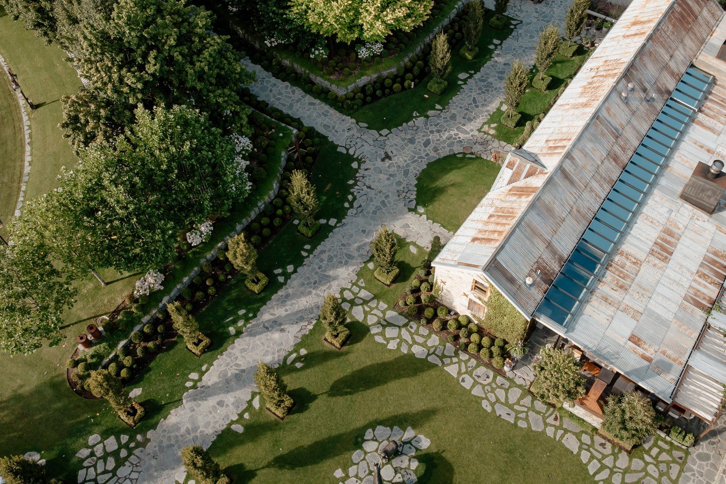 Set against the Queenstown landscape, Ayrburn brings together timeless character and modern refinement. ⁠
⁠
From its beautifully restored buildings to its expansive grounds, every space feels considered, layered, and effortlessly elegant. It&rsquo;s 