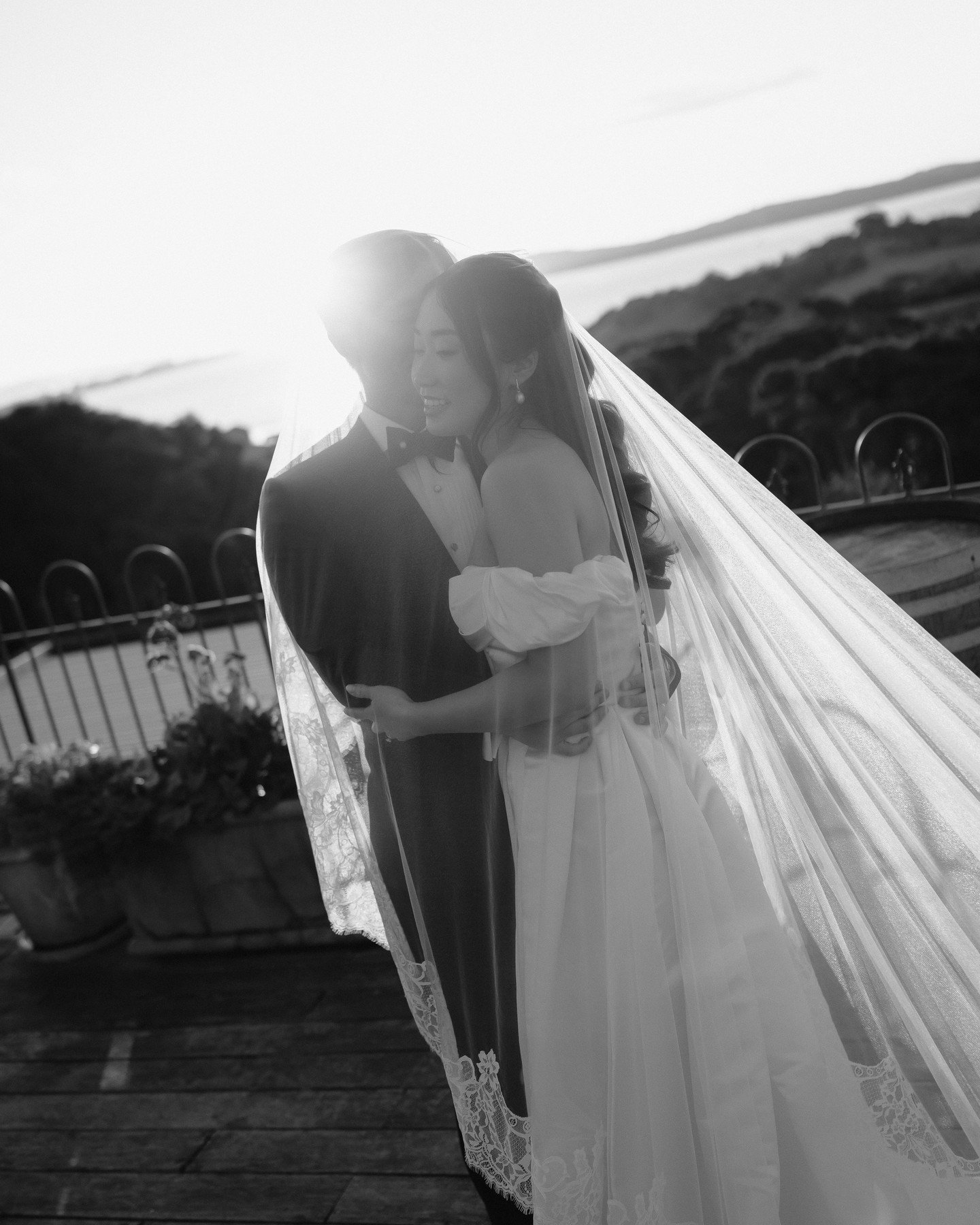 Christine &amp; Lewis, Mudbrick Vineyard, Waiheke.⁠
⁠
⁠
bride @_cgy03 | groom @lewletai | venue @mudbrick_nz @mudbrick_weddings | makeup/hair @thepeach_club | dress @lihihod @thebridalcuratoraustralia | veil @thewhiteetoile | florals @little.leaf.flo