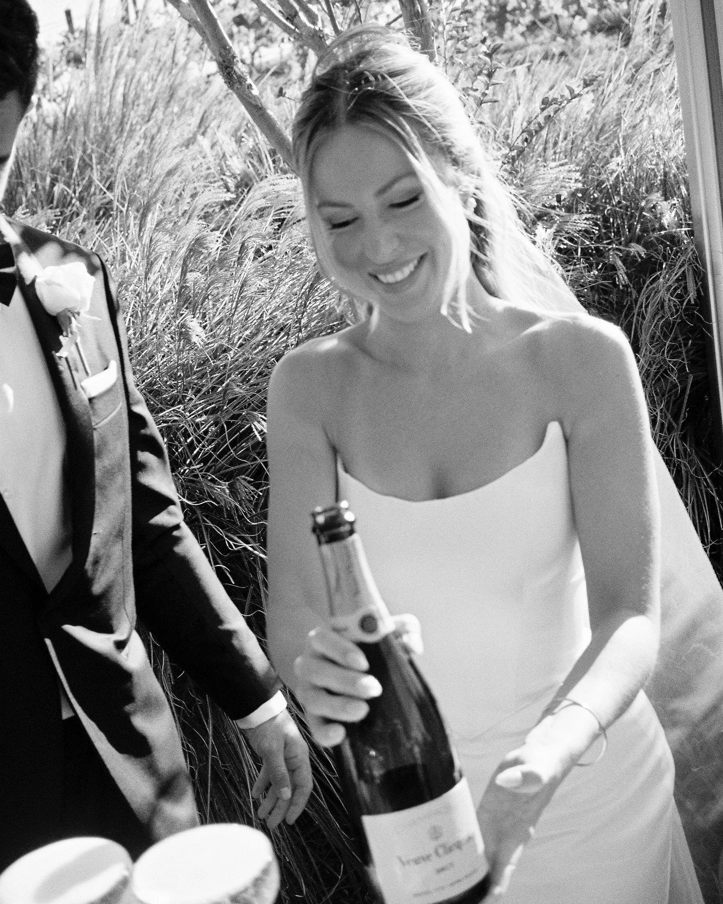 Josie &amp; Jackson, Tantalus Estate, Waiheke.⁠
⁠
bride @josiesearle_ | groom @jacksonsearle | venue @tantalusestate | makeup/hair @penton.andco | florist @madameflorist.waiheke⁠
⁠
⁠
⁠
⁠
⁠
⁠
⁠
#hollowandco #wedding #weddinginspo #weddinginspiration #