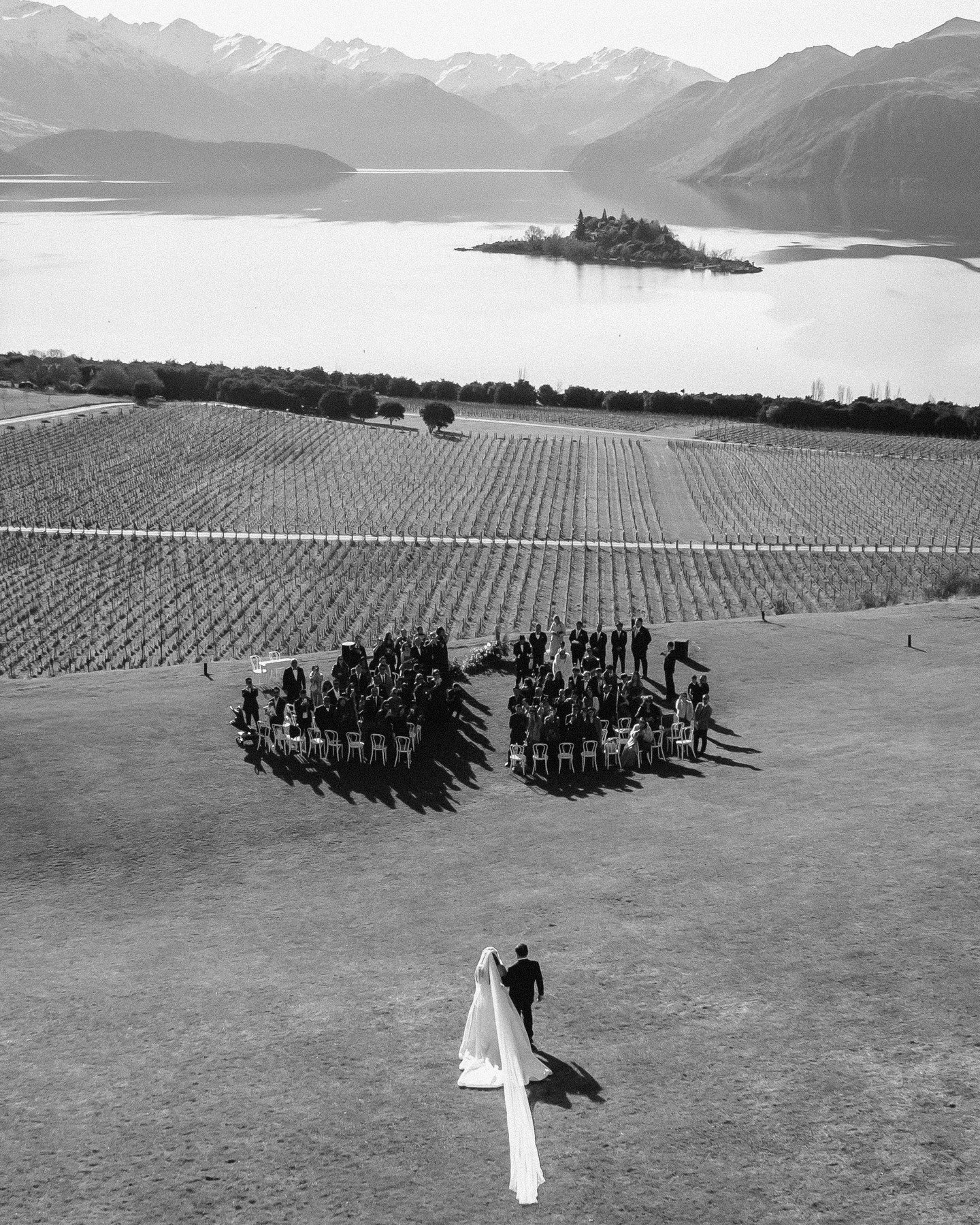 Liz &amp; Raymund, Rippon Hall, Queenstown.⁠
⁠
venue @ripponhall | makeup @livkingmakeup | hair @beautifulbridalhair | photo @hollowandco | planner @alexandrakatecreative | florals @thegreenroomflowerco | stationery @paperdarlingnz | celebrant @marri