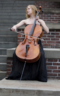 Laura Usiskin, cellist ( photo credit: Carol Stein)