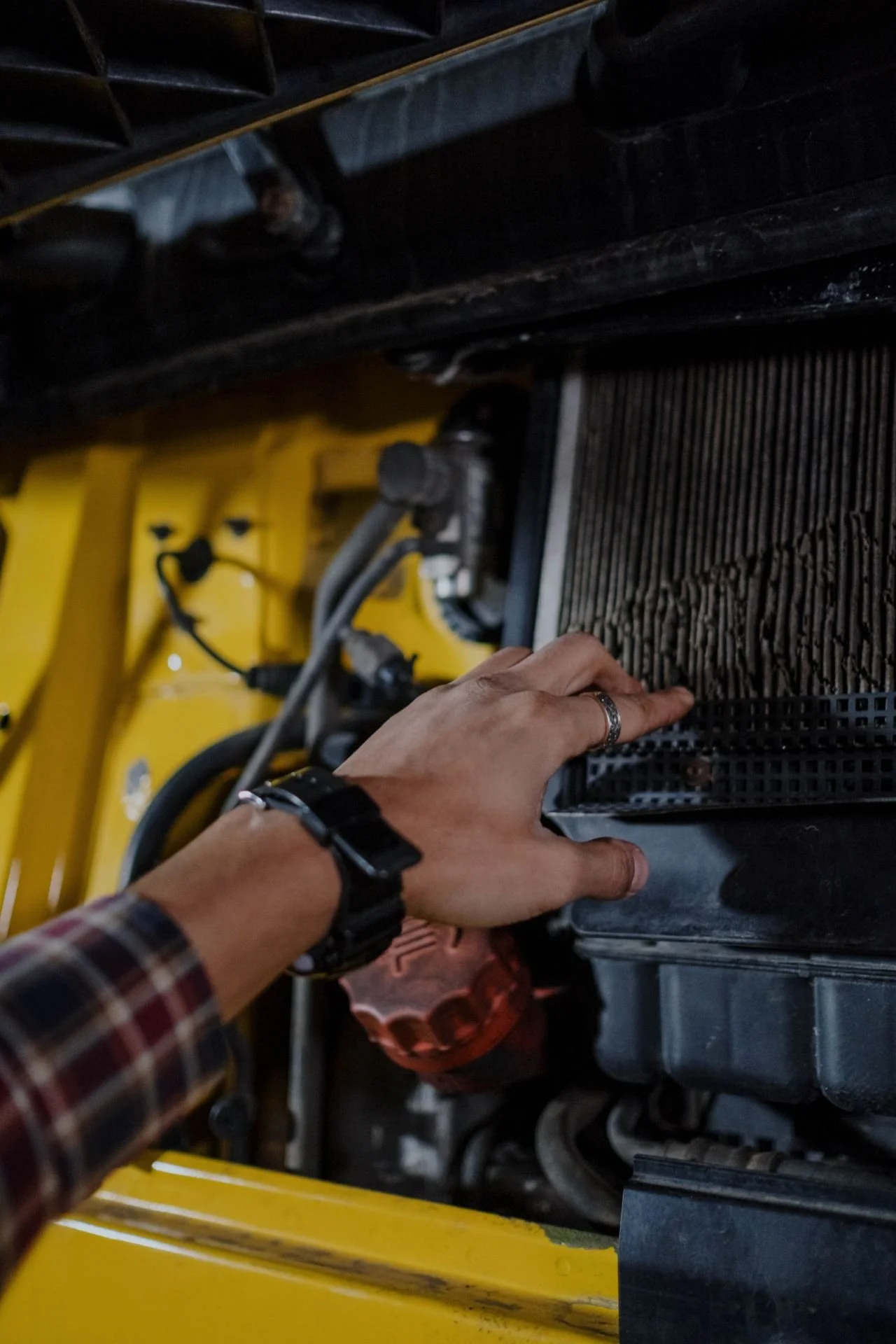 How AC Condensers Work on Heavy Duty Trucks