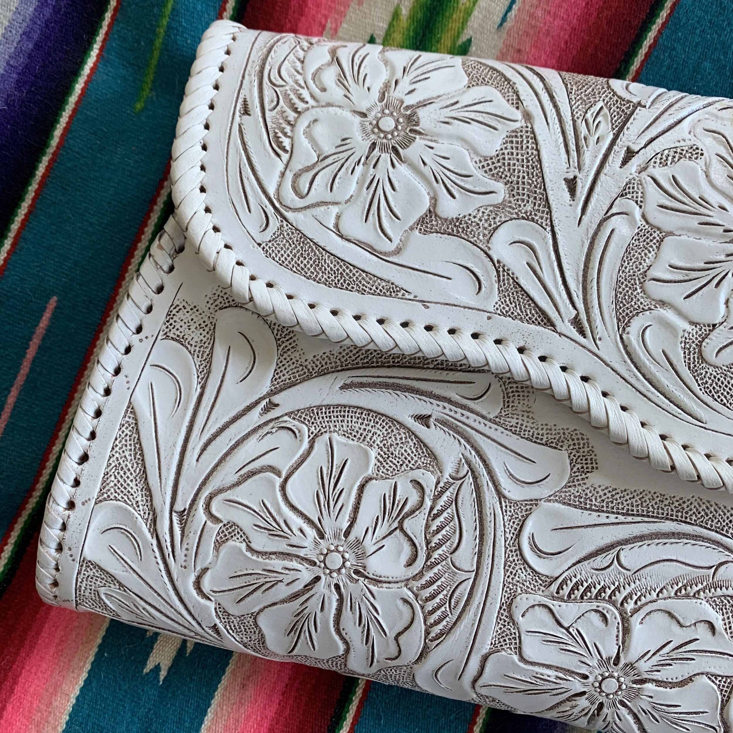 C74CFCDB-EC2E-4A8C-BEA5-C56DEA6ECF71