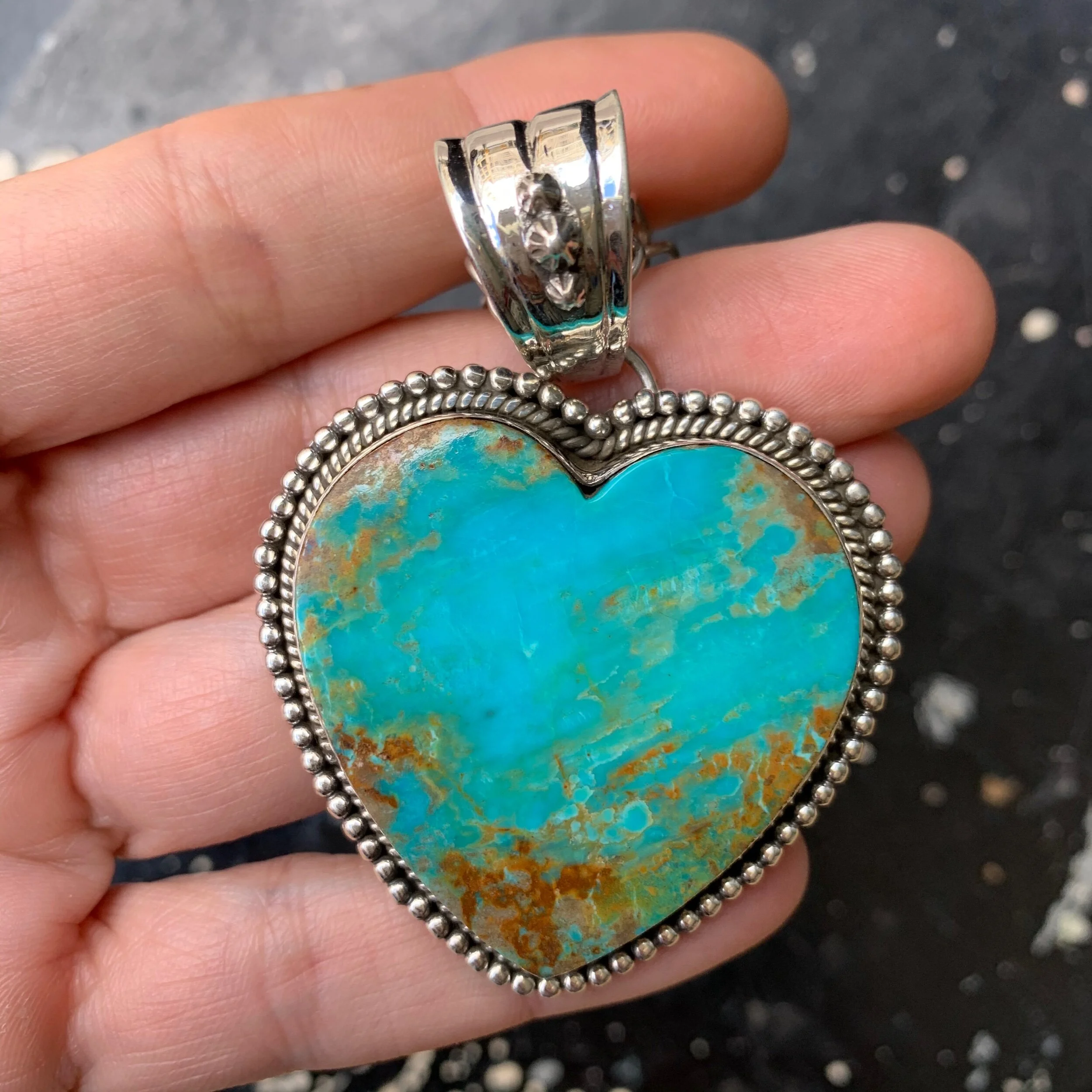 A6F085FD-42D8-401F-9163-AA49D27E544B