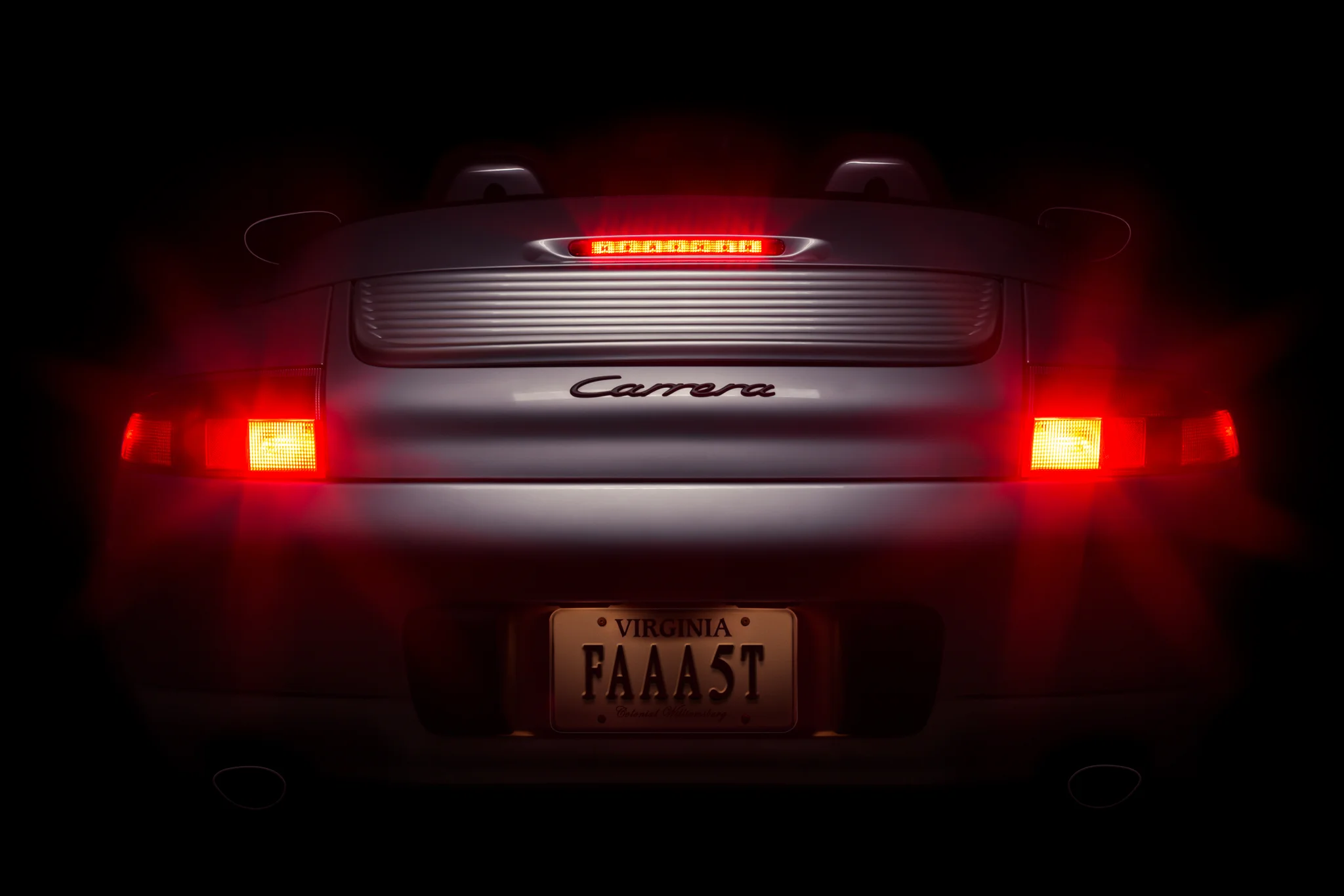 philipdstudio_Porsche_911_Silver326-tail-SM.jpg