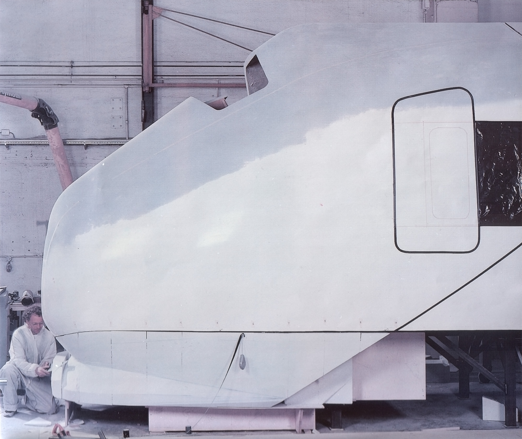 Flytoget 1:1, front, design: Terje Meyer 