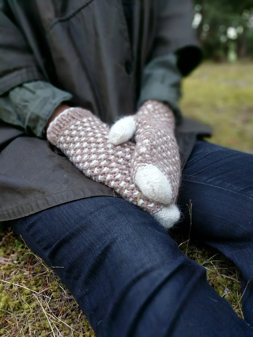 Bedwell Mittens, photography by Celeb Bayers.