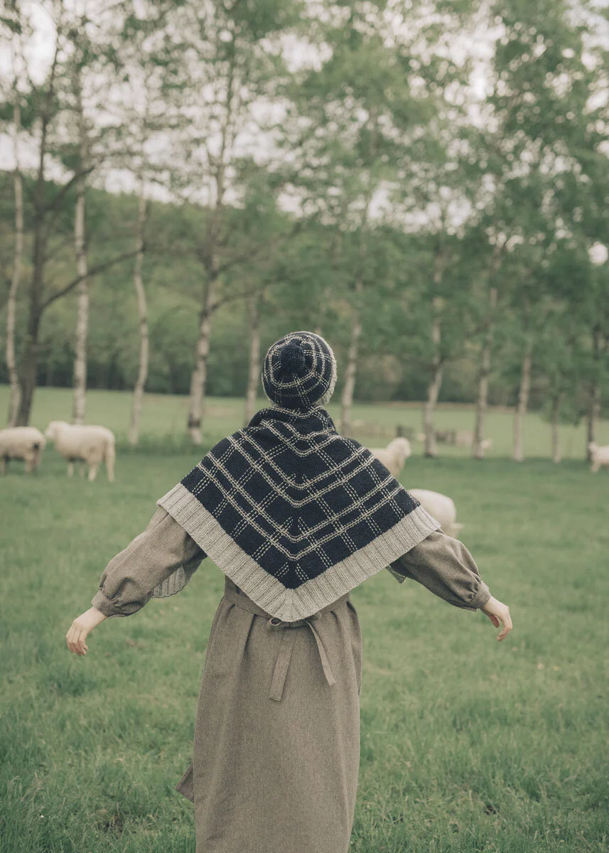 Picture of Synthesis Shawl. Photography by Masahiro Shimazaki for amirisu.