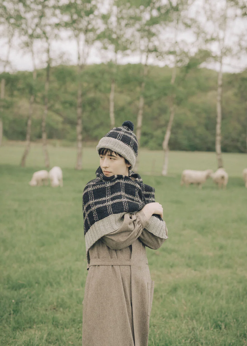 Picture of Synthesis Shawl. Photography by Masahiro Shimazaki for amirisu.