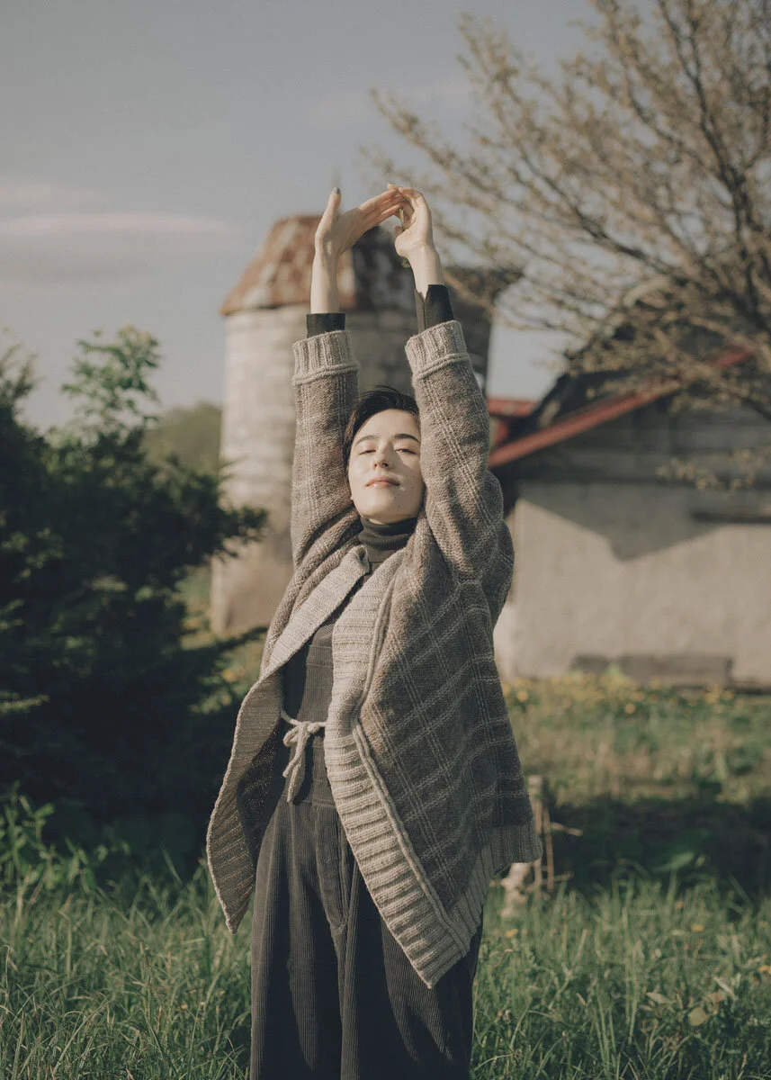 Picture of Synthesis Cardigan. Photography by Masahiro Shimazaki for amirisu.