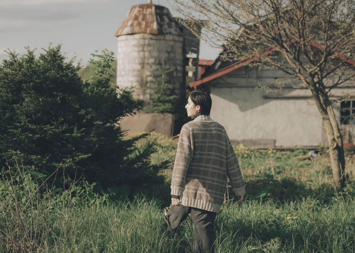 Picture of Synthesis Cardigan. Photography by Masahiro Shimazaki for amirisu.