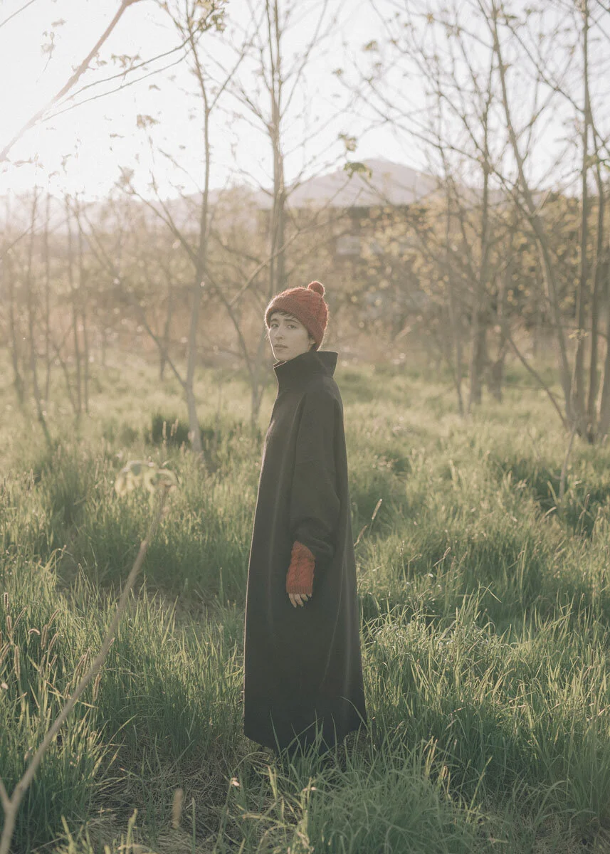 Picture of Spiral Hat and Fingerless Mitts. Photography by Masahiro Shimazaki for amirisu.