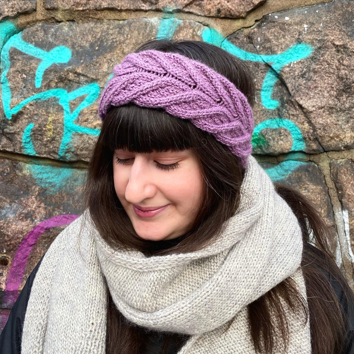 Here&rsquo;s the finished headband from my reel last week. Thank you for the amount of love and support you&rsquo;ve shown Take Heart: A Transatlantic Knitting Journey over the years. 💜

This new Queensland Beach Headband is knit in @lllimani&rsquo;