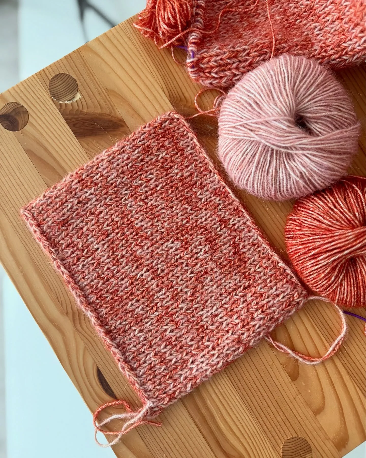 🦑 Test Knit Call - Garland Cardigan 🦑

If you&rsquo;ve been following along through my newsletter, you would have seen my most recent test knit call. It&rsquo;s now finally time to post it here. 

I&rsquo;m calling this one Garland Cardigan for the