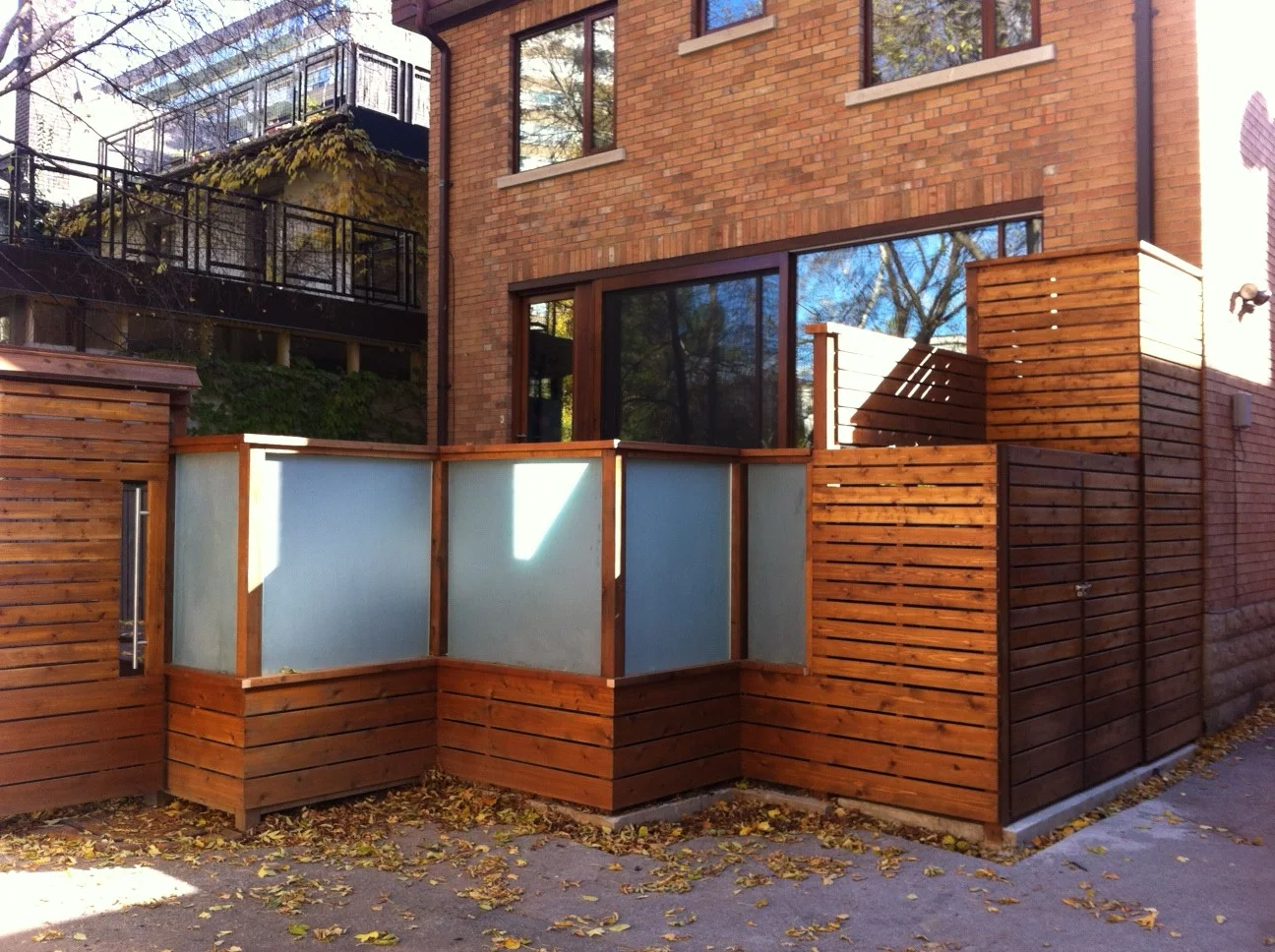 Light filled privacy screen to hide driveway
