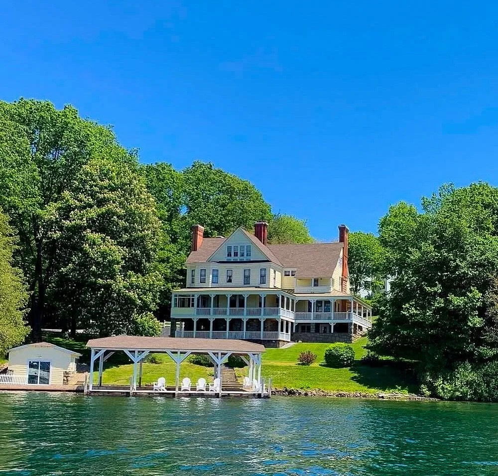 ✨20% OFF Villa Nirvana &ndash; Lake George Luxury!✨
9BR | 9BA | Sleeps 20 | Week of Aug 23 ONLY!
Rare lakefront estate with private access &amp; stunning Adirondack views. Perfect for big families &amp; reunions!

📅 Don&rsquo;t miss out &ndash; book
