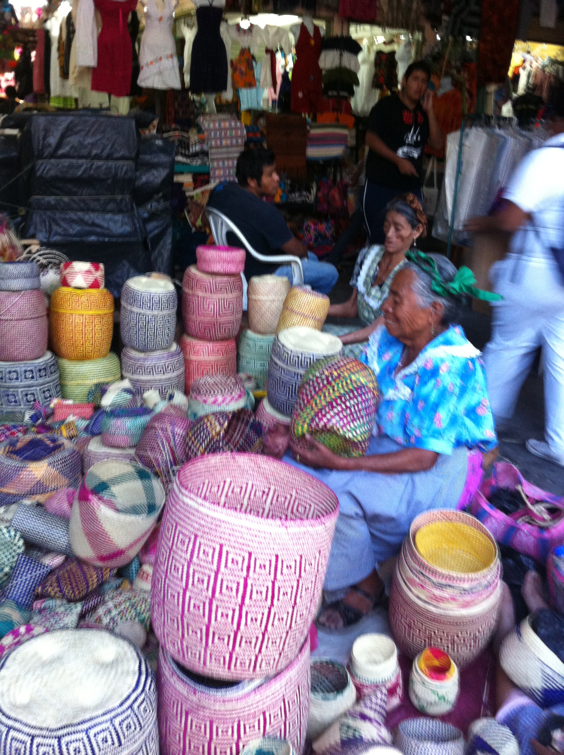 Shopping for indiginous Oaxcan craft work