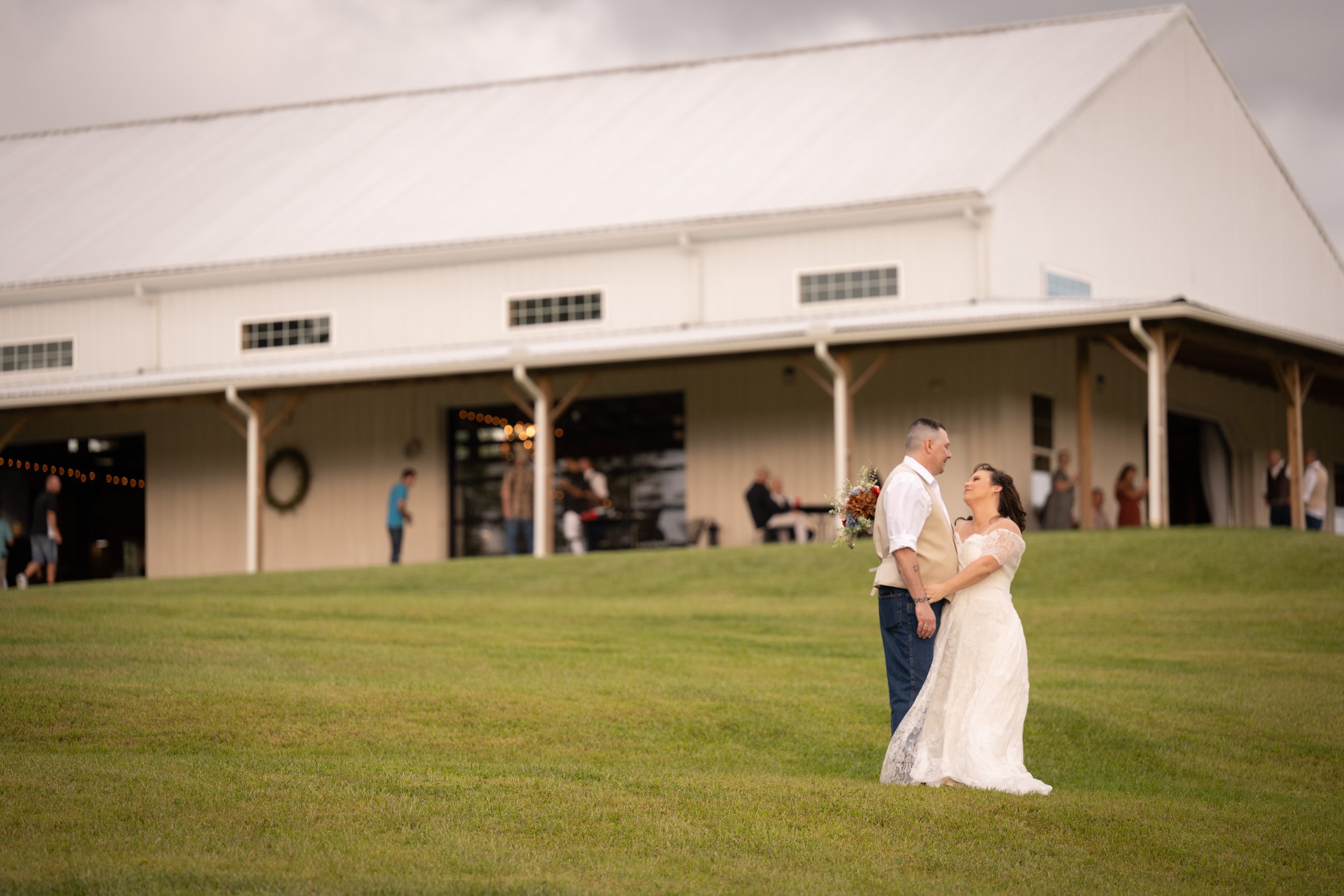 Bryton Barn is Beautiful Country Setting for Weddings — Dugan Studios ...