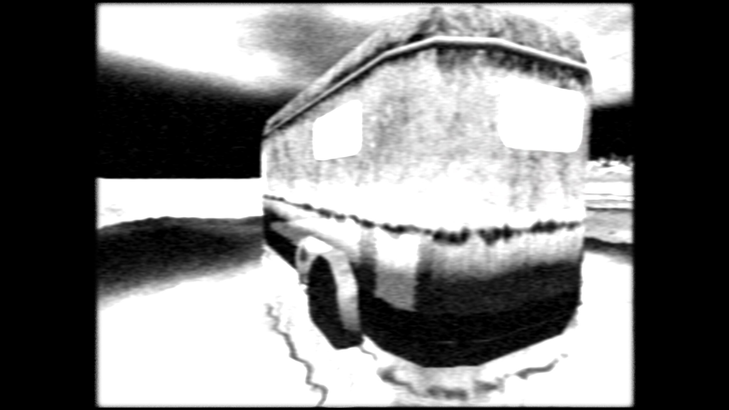 Figura 7. The Night Journey (2007). Il modello 3D di una roulotte, posizionato su di una pozza d’acqua in un territorio desertificato del gioco. Immagine dalla pagina itch.io di GameInnovationLab.