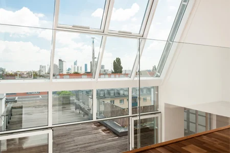 GROSSZÜGIGES DACHGESCHOSS-APPARTEMENT