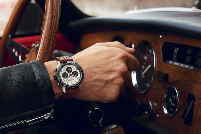  Der neue Manero Flyback ist der perfekte Begleiter für den Gentleman mit Sinn für raffinierte Technik.