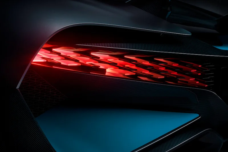15_Bugatti-Divo_rearlight_WEB.jpg