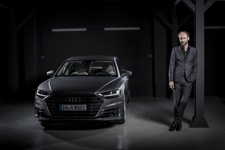 Audi-Designchef+Marc+Lichte+mit+dem+neuen+Modell.jpg