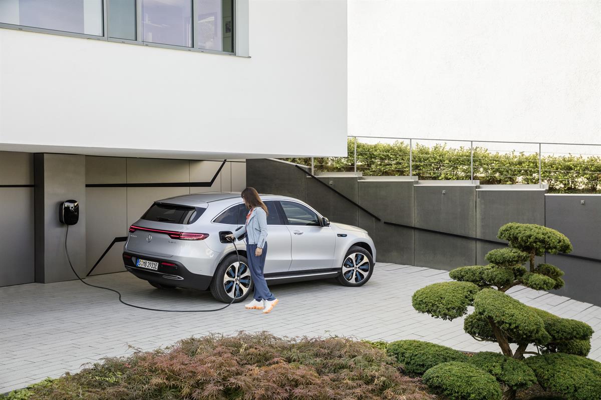 Der neue Mercedes-Benz EQC-2.jpg