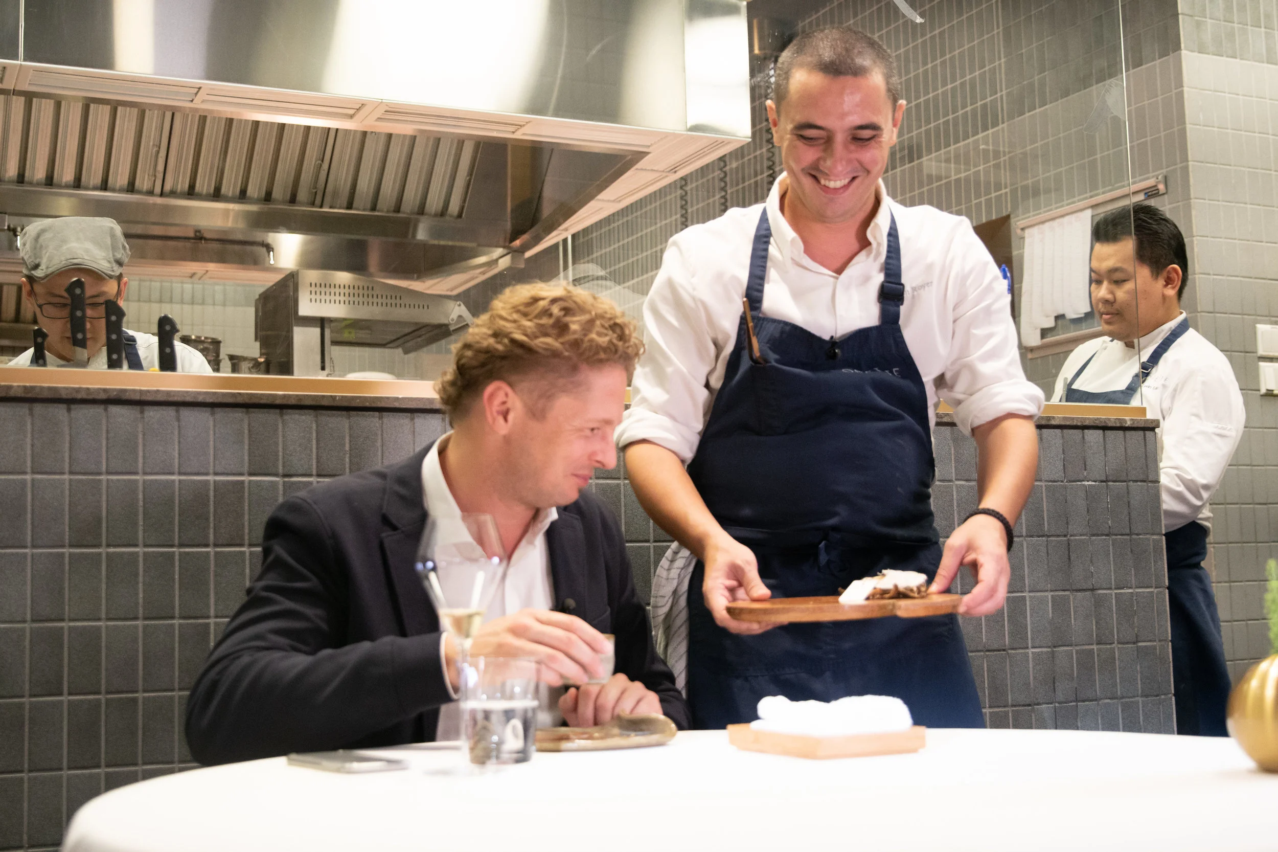 Executive chef Martin Klein zu Gast bei Julien Royer in Singapur Foto: © Die Mediengesellschaft / Red Bull Content Pool