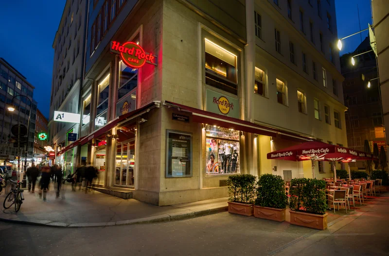 HRC Vienna_Exterior Night_3060.jpg