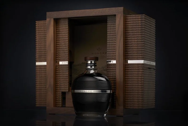 Der "Honore Very Old Tawny Port" in kunstvollem portugiesischen Design © Quinta do Crasto