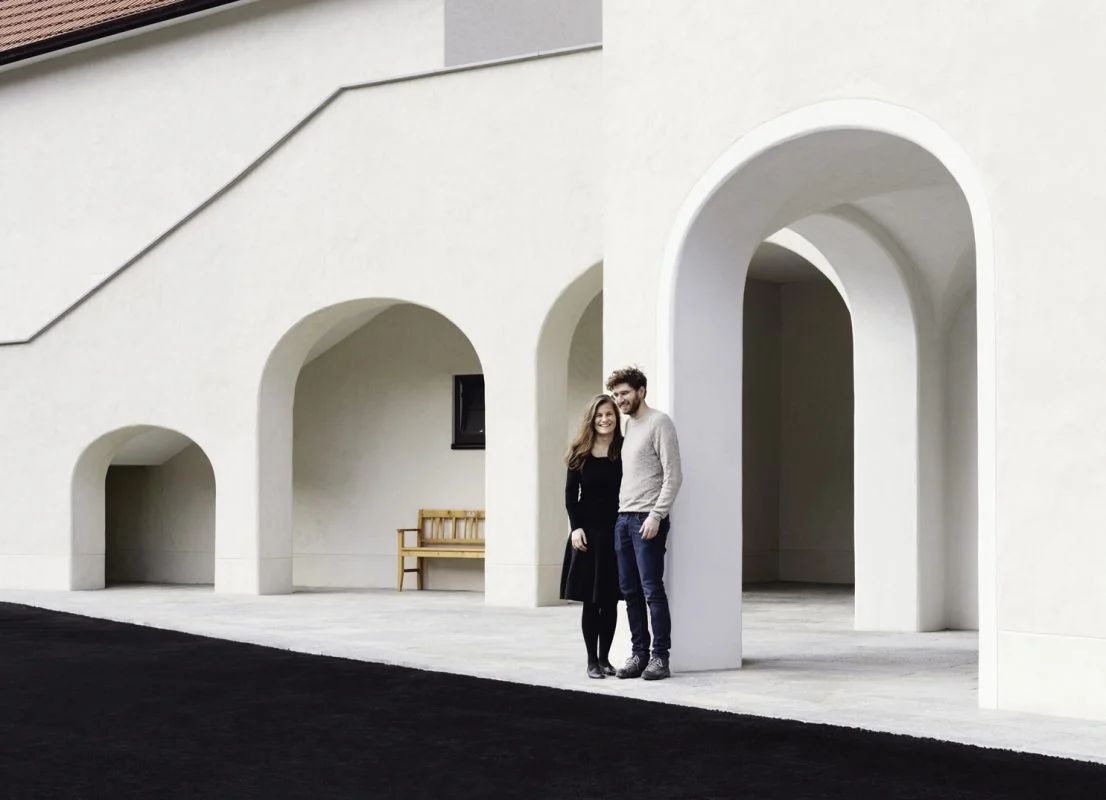 Der Neubau von Hanna und Mathias Hirtzberger passt sich ganz bewusst der lokalen Architektur in Wösendorf an. Fotos: © Julius Hirtzberger