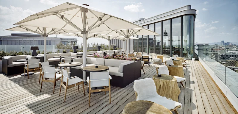 _Aurora_ im 16. Stock von Andaz Vienna Am Belvedere.jpg