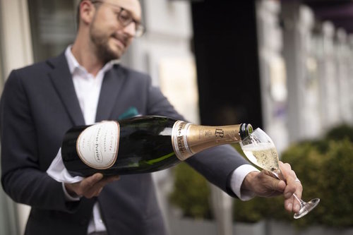 In+der+_Laurent+Perrier+Sommer+Lounge_+sind+gemÅtliche+Abende+,sans+souci_+-+,ohne+Sorgen_+-+vorprogrammiert+1200x800.jpg