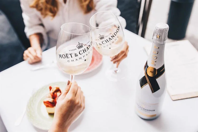 Moât+&+Chandon+Am+Hof+Schanigarten_03.jpg