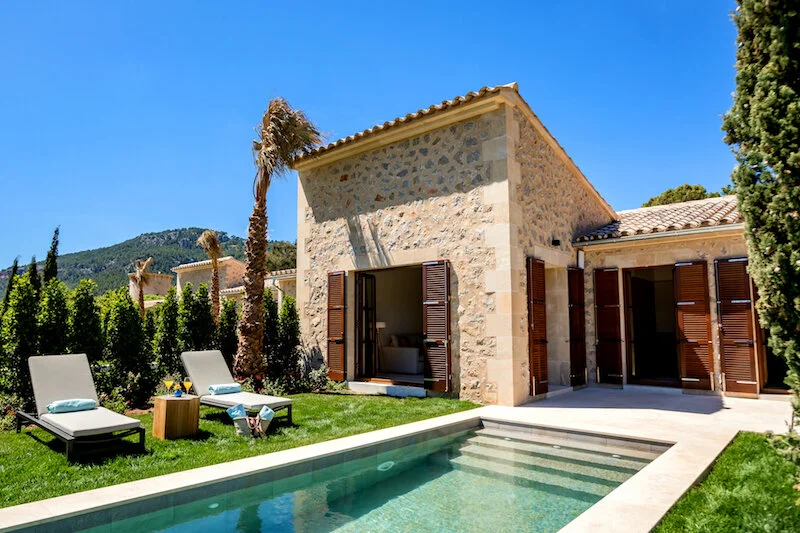 CastelSonClaret_New Pool Suite 3.jpg