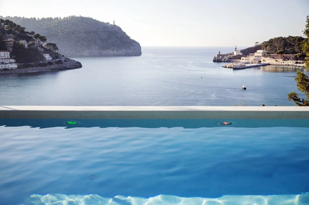 Groß (ausblick_infinity_pool_hotel_esplendido).jpeg