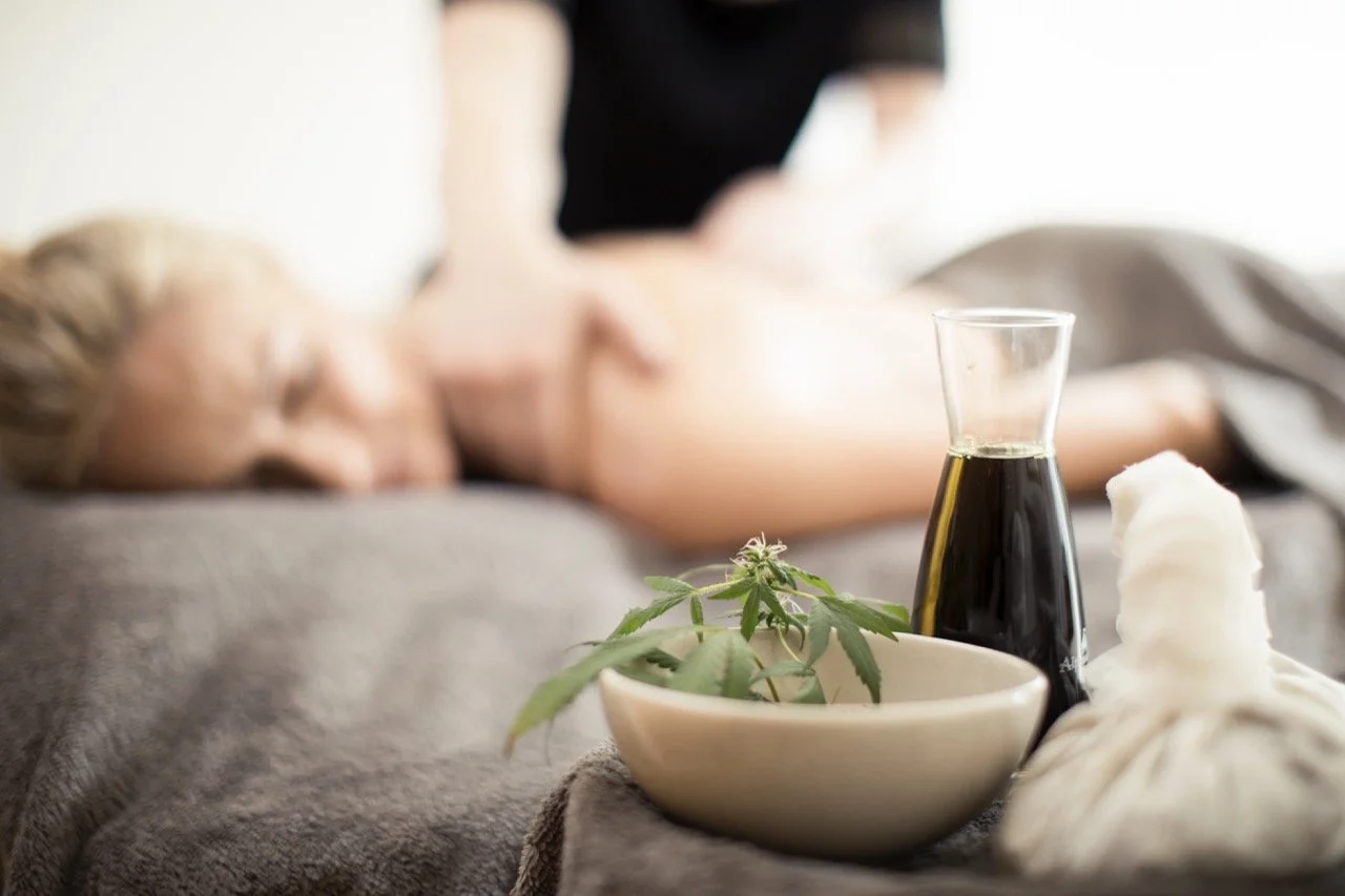 Groß (Andergassen-Hanfbehandlung Hanfölmassage 1).jpeg