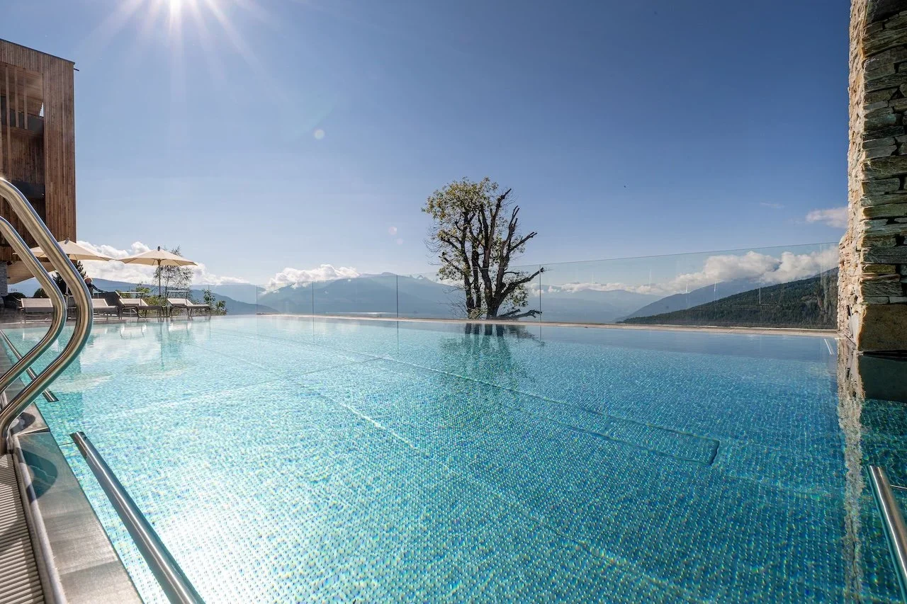 TRATTERHOF MOUNTAIN SKY