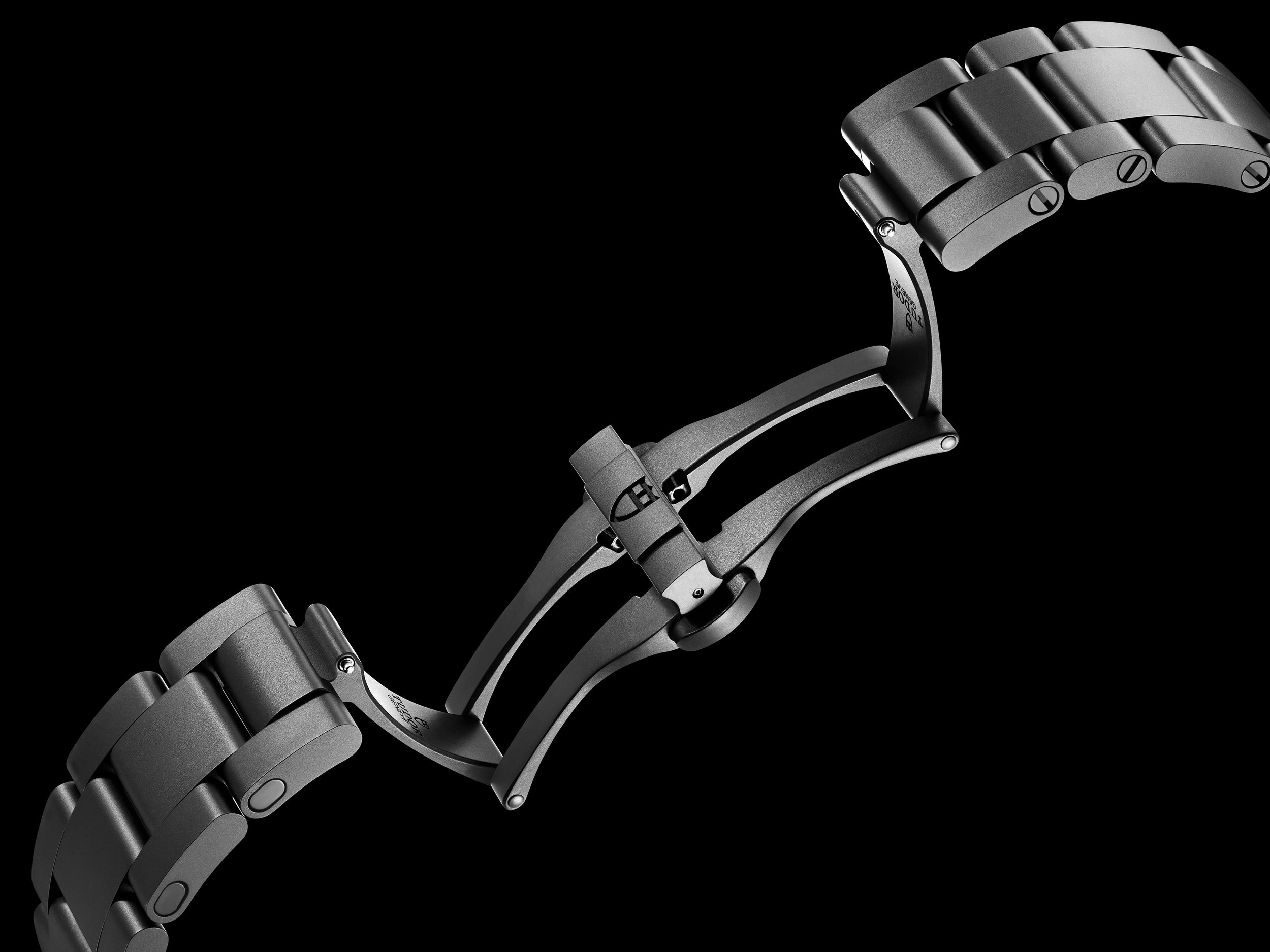TUDOR_NP26_BLACK_BAY_CERAMIC_LIFESTYLE_1.jpg