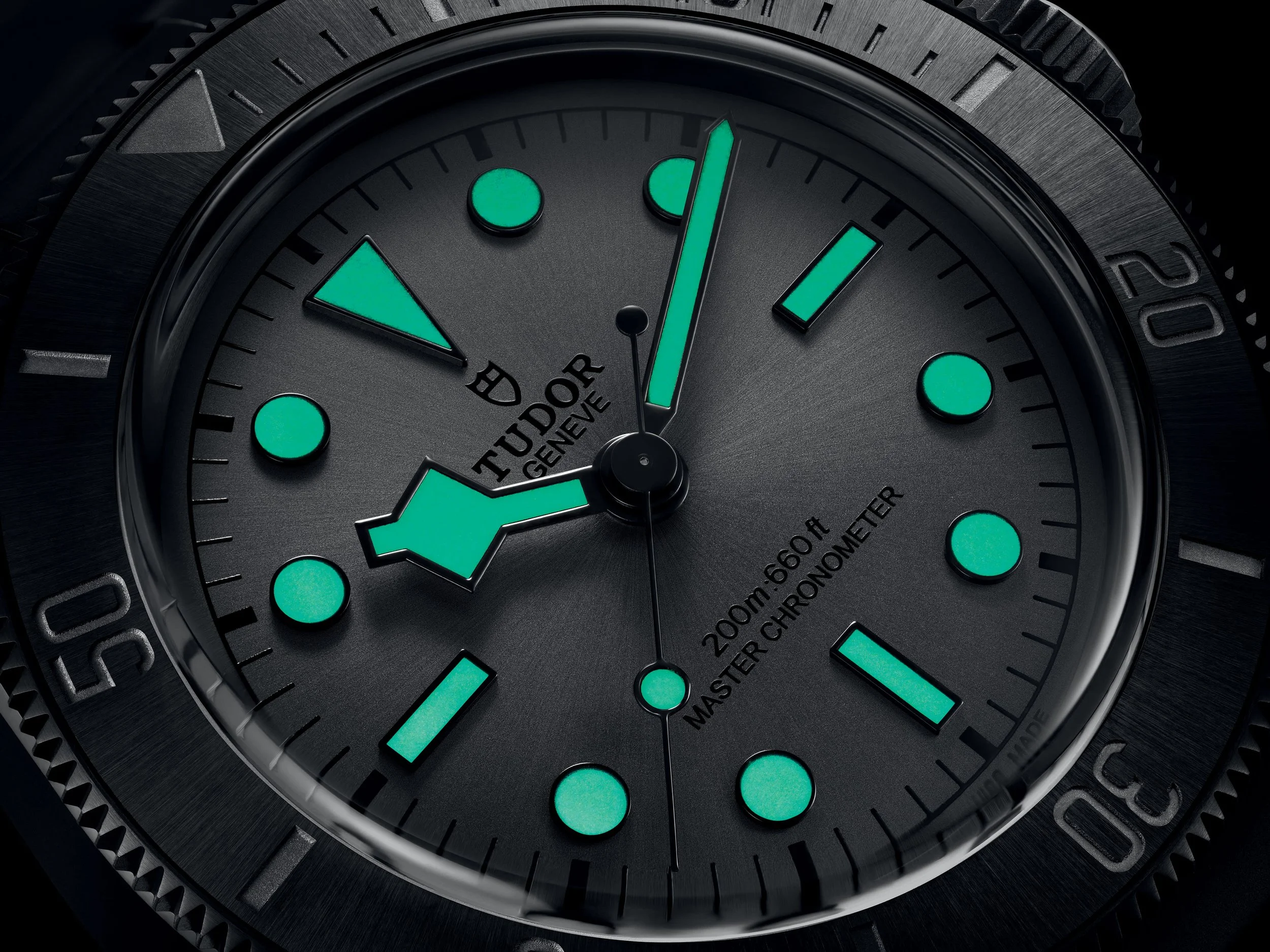 TUDOR_NP26_BLACK_BAY_CERAMIC_LIFESTYLE_2.jpg